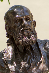 Paulo Freire  bust