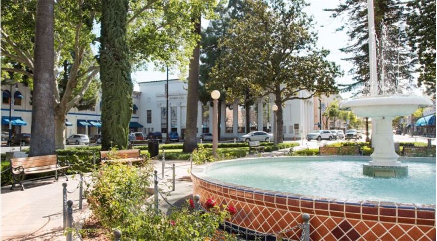 The fountain in Old Towne Orange