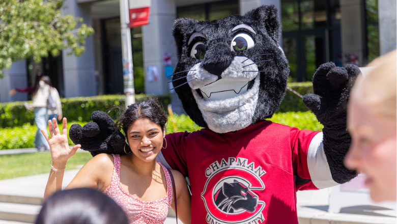 Student with Pete the Panther