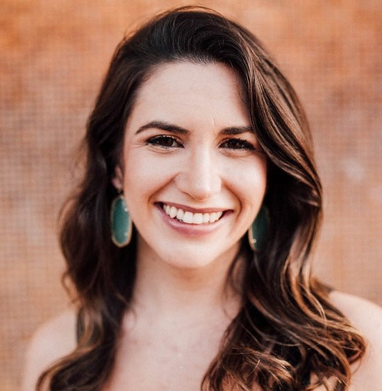 headshot kristin villalovos