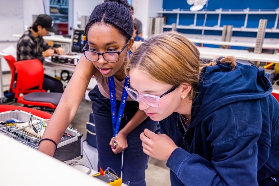 Embedded Programming & IoT - Coding the Connected World