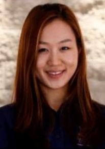 headshot photo of Dr. Amy Kang