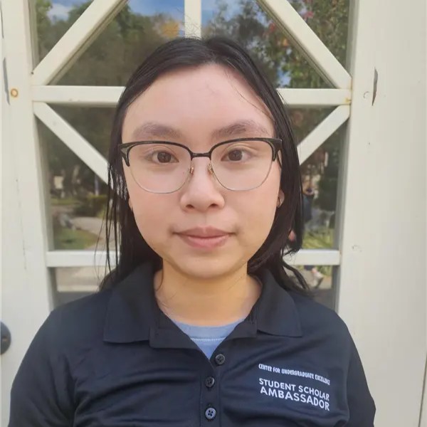photo of Sabrina Nguyen '28