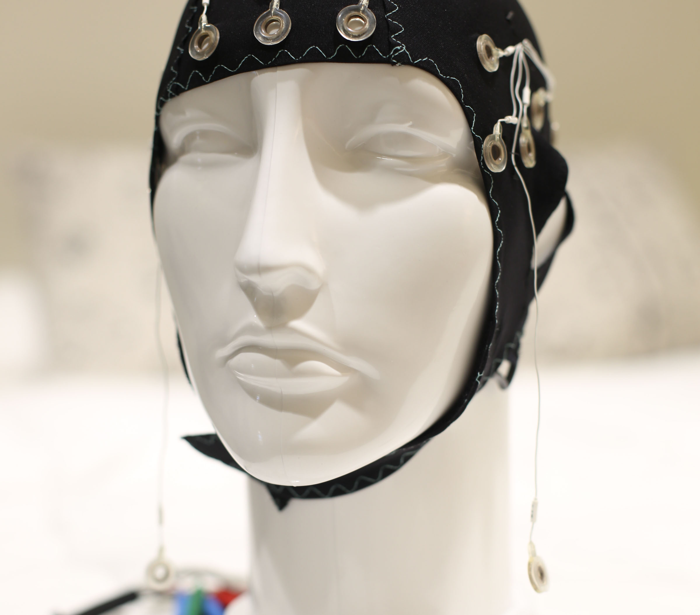 Mannequin wearing an EEG