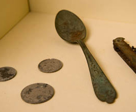Images of artifacts on loan from Thomas Blatt