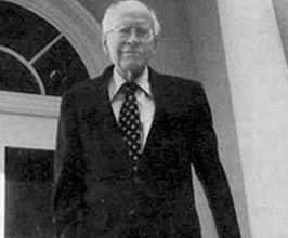 Harmon Wilkiknson on Memorial Steps