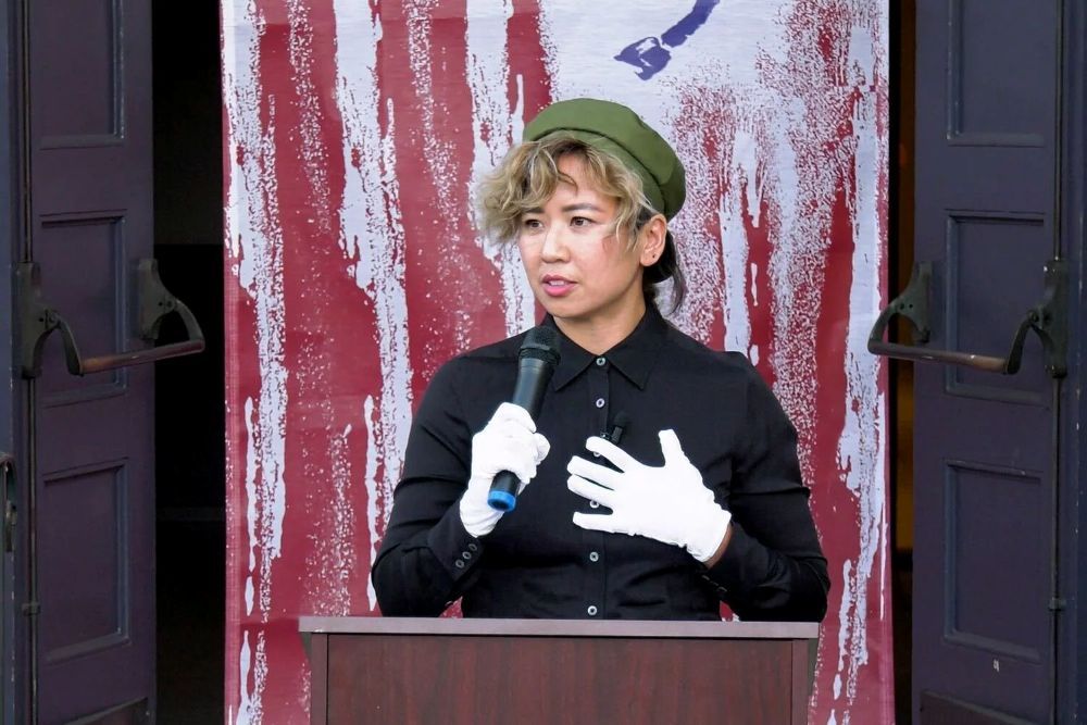 KIM YE: m0mmy brain marketplace