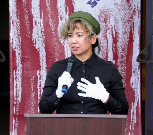 KIM YE: m0mmy brain marketplace